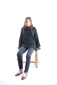 Tejido Violeta Cuello Alto Negro